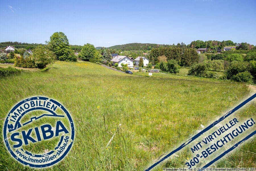 Wunderschöne, ruhige Aussichtslage am Ortsrand: Großes Baugrundstück im Eifelort Hörschhausen - Aussicht auf den Ort