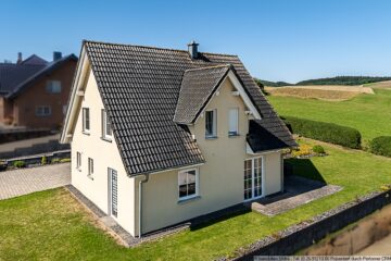 Solides Wohnhaus aus 2005 mit Doppelgarage und Blick ins Grüne in Herresbach, Nähe Nürburgring - Ausblick in die Natur