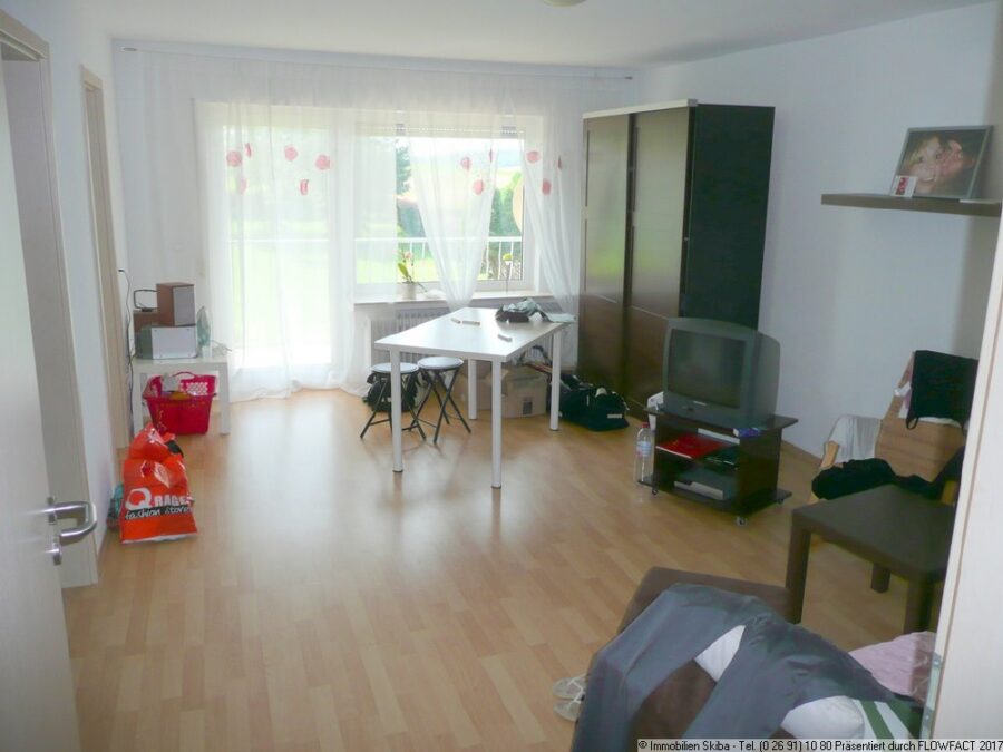 Günstige Wohnung in Wiesemscheid Nähe Nürburgring - Wohnzimmer