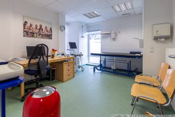 Voll ausgestattete Kinderarzt-Praxis im Zentrum von Adenau zu vermieten - Behandlungszimmer 1