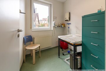 Voll ausgestattete Kinderarzt-Praxis im Zentrum von Adenau zu vermieten - Behandlungszimmer 3
