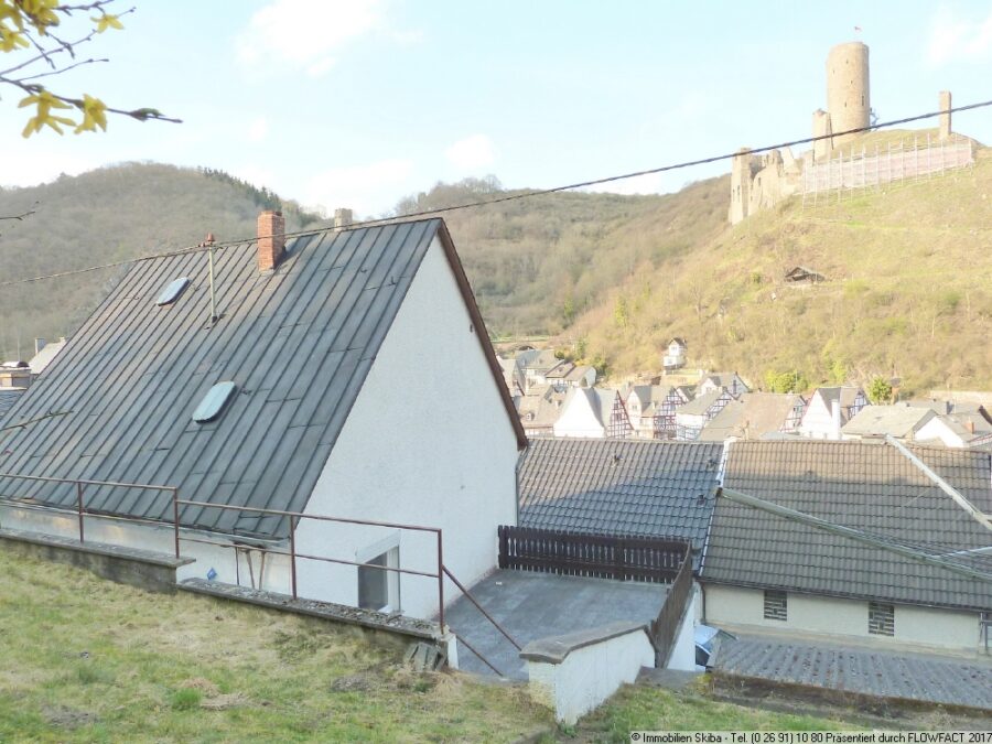 Kleines Häuschen im historischen Ortsteil von Monreal - mit Burgblick