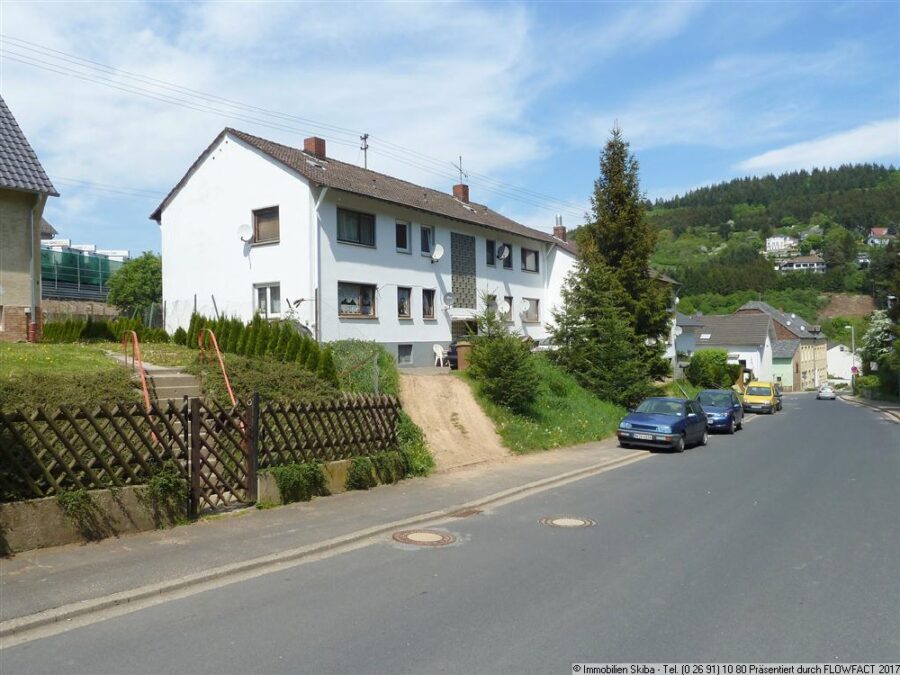 8-Familienhaus direkt in Adenau - Außenansicht