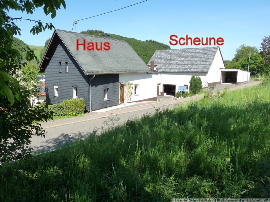 Eifler-Bauernhaus mit Stall und Scheune am Ortsrand - Haus und Scheune