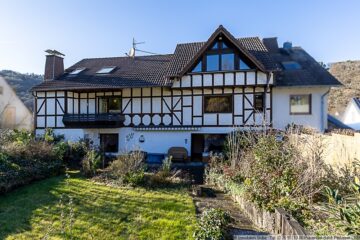 Zwei Einfamilienhäuser im Ortskern von Hönningen: Eigenheim und Anlageobjekt ideal kombinierbar - Blick aufs Hinterhaus