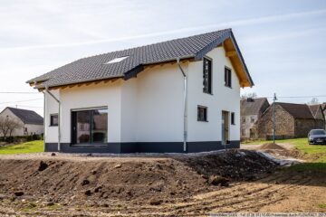 Erstbezug-Rohbau zur Selbstgestaltung in wunderschöner, ruhiger Ortsrandlage in Kirsbach/Eifel - Hausansicht