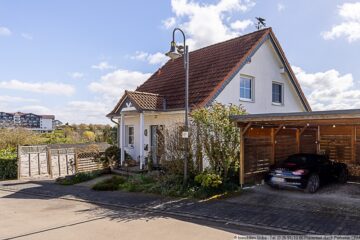 Tolle Aussicht in ruhiger Lage mit stilvoll angelegtem Garten - junges, energieeffizientes Wohnhaus - Haus mit Carport