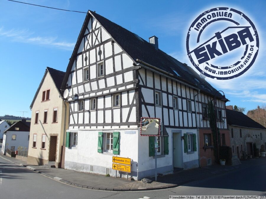 Ortsbildprägendes stilvolles Fachwerkhaus im Ortskern von Kelberg in der Eifel - Außenansicht
