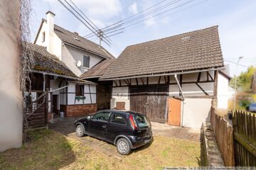 Leben im Brohltal: kleines Einfamilienhaus mit Scheune und Innenhof - Blick vom Innenhof