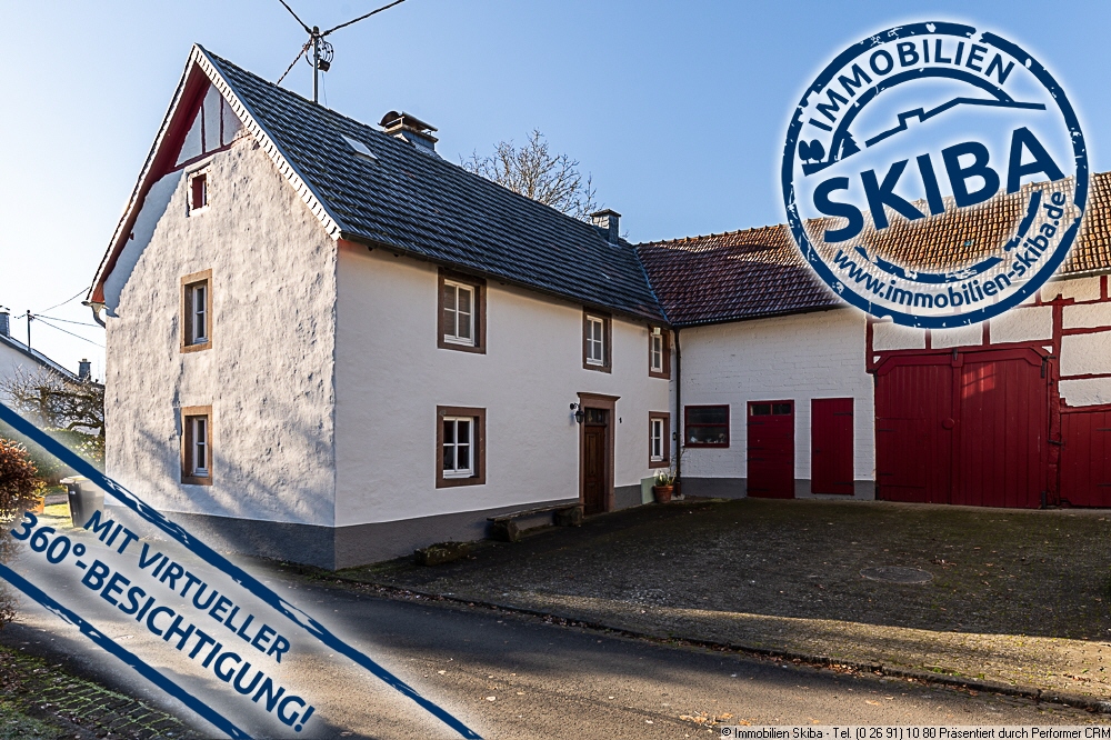 Charmantes Bauernhaus mit Scheune, Hof und großer Wiese im Eifeldorf