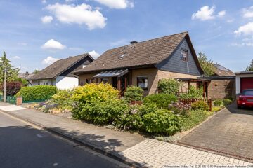 Ruhiges Wohngebiet: Gepflegtes Wohnhaus mit Garten und Garage auf Erbpachtgrund in Oberdrees - Blick von rechts