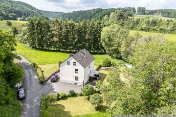 Traumhafte Alleinlage: Ehemalige Mühle mit Bachlauf in Nitz in der Eifel - im Grünen gelegen