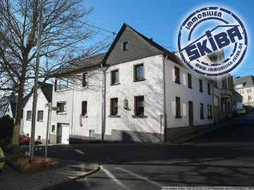 Wohnhaus mit kleinem sonnigen Garten und Garage in Kempenich in der Eifel, 56746 Kempenich, Einfamilienhaus