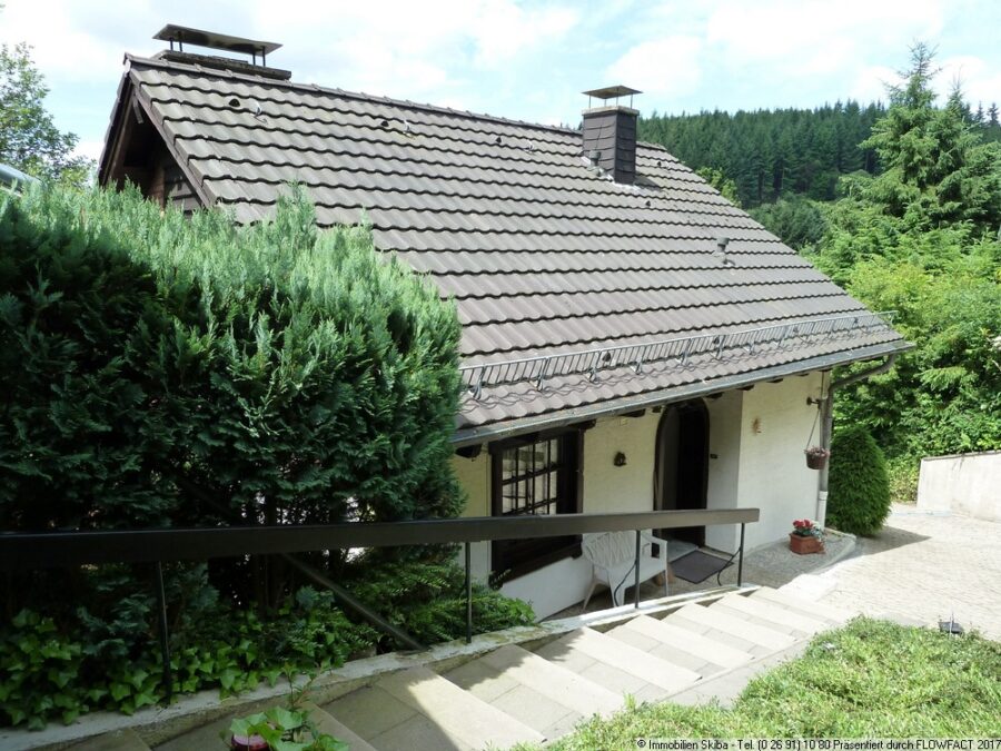 Gepflegtes Wochenendhaus mit Fernblick in idyllischer Waldlage - Wochenendhaus