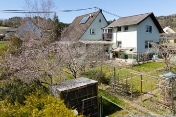 Schöner Blick über Antweiler an der Ahr: Wohnhaus mit großem Garten - großer Garten mit Obstbäumen