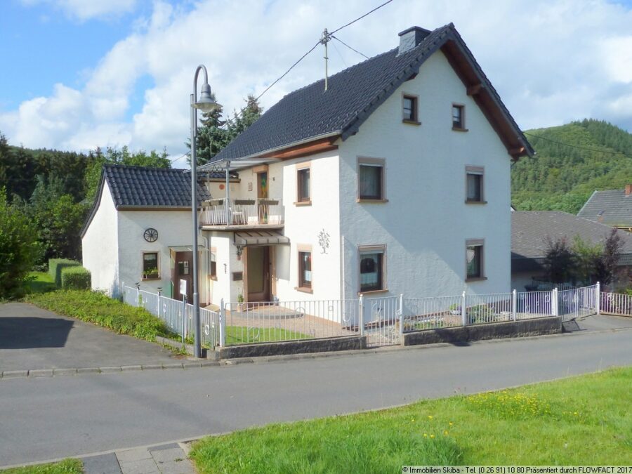 Geschmackvolles Einfamilienhaus mit Altbauflair in der Eifel - Frontansicht