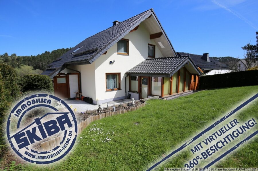 Neuwertiges Einfamilienhaus in erhöhter Lage von Ahrdorf - Blick vom Garten Bild 1