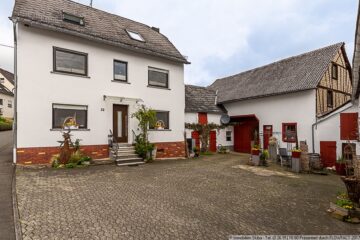 Renoviertes Bauernhaus in Arbach mit Wärmepumpe und viel Platz in den Nebengebäuden - Hauseingang