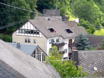 Provisionsfrei: 2-Zi.-Whg mit Balkon und Fußbodenheizung Nähe Nürburgring, 56729 Siebenbach, Erdgeschosswohnung