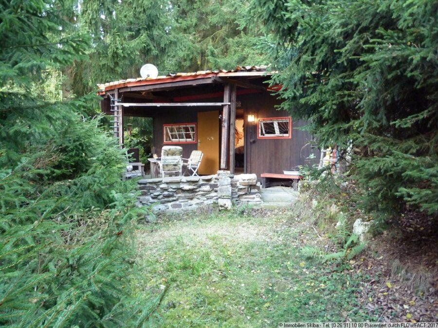 Alleinlage: Wochenendhaus in absolut ruhiger Lage im Wald - Holzhaus