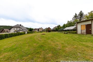 Junger Neubau aus 2023 mit Doppelgarage und großem Grundstück in Retterath/Vulkaneifel - Blick vom Grundstücksende
