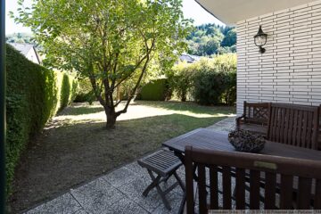 Gepflegtes Wohnhaus mit Garten und Garage im Kesselinger Tal - überdachte Terrasse