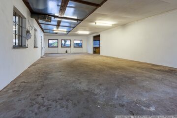 Gewerbehalle mit Garagen: Ehemalige Schreinerei mit viel Platz als Lager oder für den Motorsport - Lagerhalle Bild 1