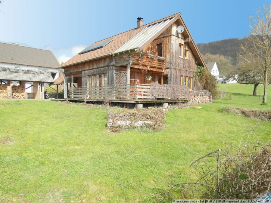 Individuelles Niedrigenergie-Holzhaus mit Weitblick am äußersten Ortsrand - Holzhaus