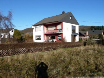 Ein- bis Zweifamilienhaus auf großem sonnigen Süd-Westgrundstück, 56729 Baar-Oberbaar, Einfamilienhaus