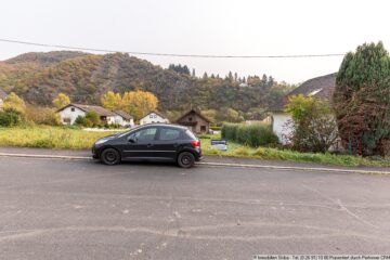 Grundstück in Schuld in der Eifel mit Blick auf die Ahrfelsen - Straßenansicht