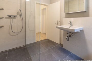 Ruhig gelegene 3-Zimmer-Wohnung mit Garage und Terrasse am Ortsrand von Niederadenau - Badezimmer