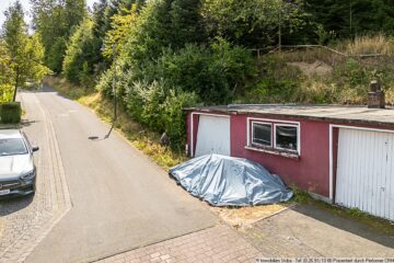 Nähe Nürburgring: Baugrundstück mit 4 Garagen in Kottenborn bei Adenau - Blick nach links