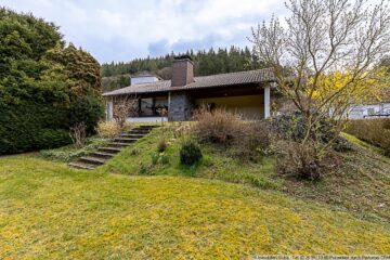 Bungalow mit großem Garten und Garage in Leimbach bei Adenau - Garten hinter dem Haus