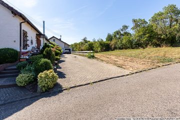Kleines Einfamilienhaus mit Garten und Garage in Antweiler/Ahr/Eifel - lange Einfahrt