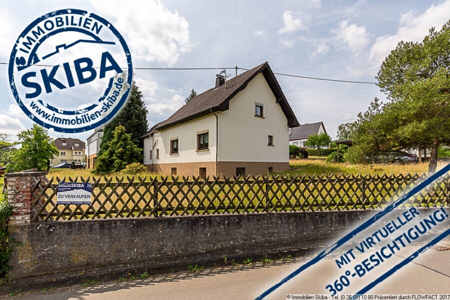 Einfamilienhaus mit viel Wiese rundherum im Eifelort Antweiler an der Ahr - Blick von der Straße