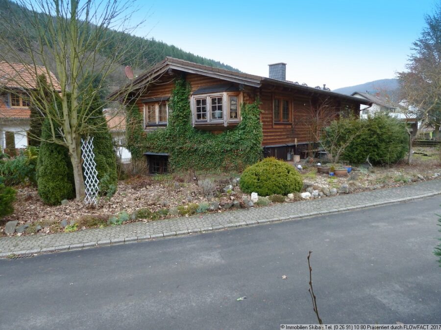 Ruhig gelegenes Holzblockhaus am Waldrand in der Eifel - am Waldrand