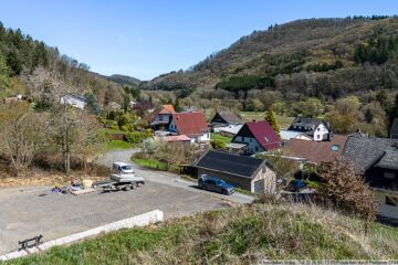 Eck-Baugrundstück mit Ausblick in Antweiler an der Ahr in der Eifel - Blick zur Seite