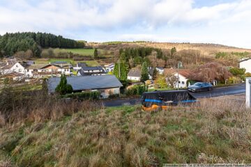 Ortsrandlage am Wald: Baugrundstück in Wimbach bei Adenau - Nähe Nürburgring - Ausblick vom Grundstück
