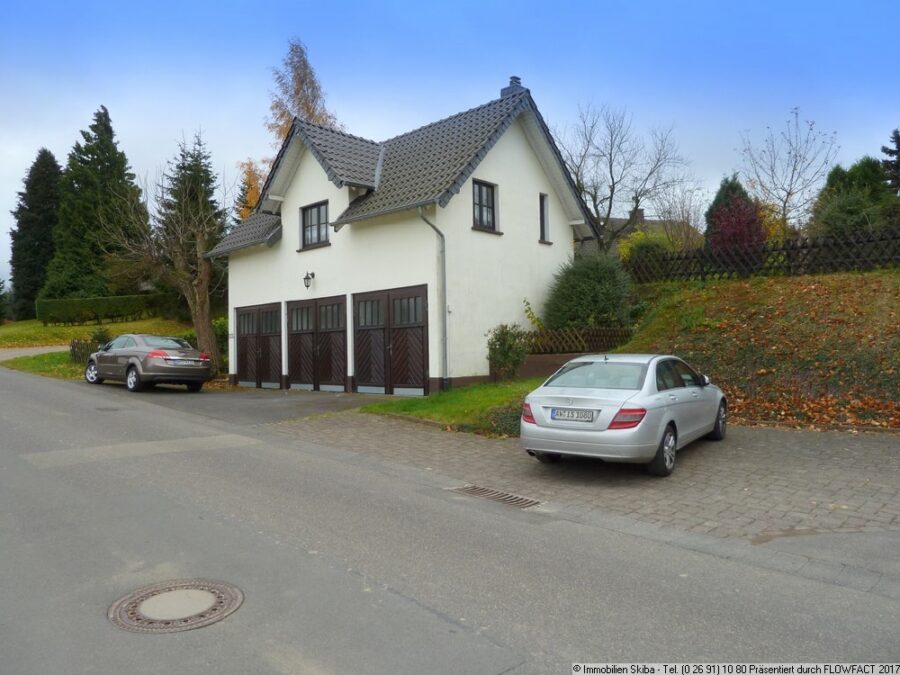 Wochenendhaus mit Garagen im ruhigen Lethert - Haus mit Garagen