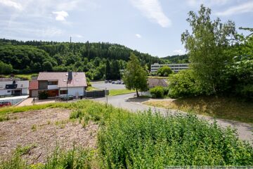 Baugrundstück mit Ausblick ins Grüne oberhalb von Adenau - Blick von oberhalb