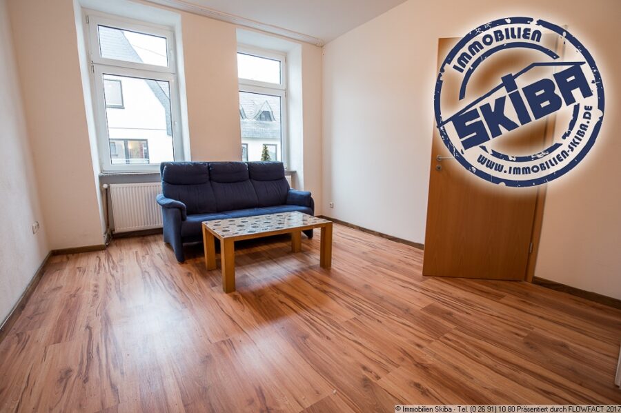 Kleines, renoviertes 2-Zimmer-Apartment im Zentrum der Eifelstadt Adenau - Wohnzimmer Bild 1
