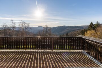 Panoramablick über die Eifellandschaft: Wochenendhaus in idyllischer Lage von Kirchsahr-Winnen - Panoramablick von der Sonnenterrasse