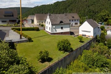 Eifel-Bauernhaus mit Scheune und großem Garten in Kaltenborn - Nähe Nürburgring - Blick von hinten