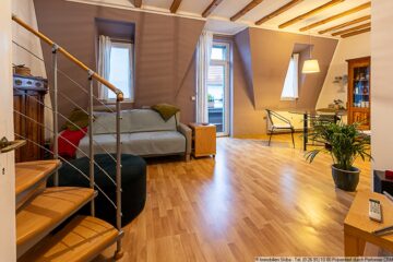 Renditeobjekt: Vollvermietetes 5-Familienhaus in Friesdorf - Wohnzimmer DG-Wohnung