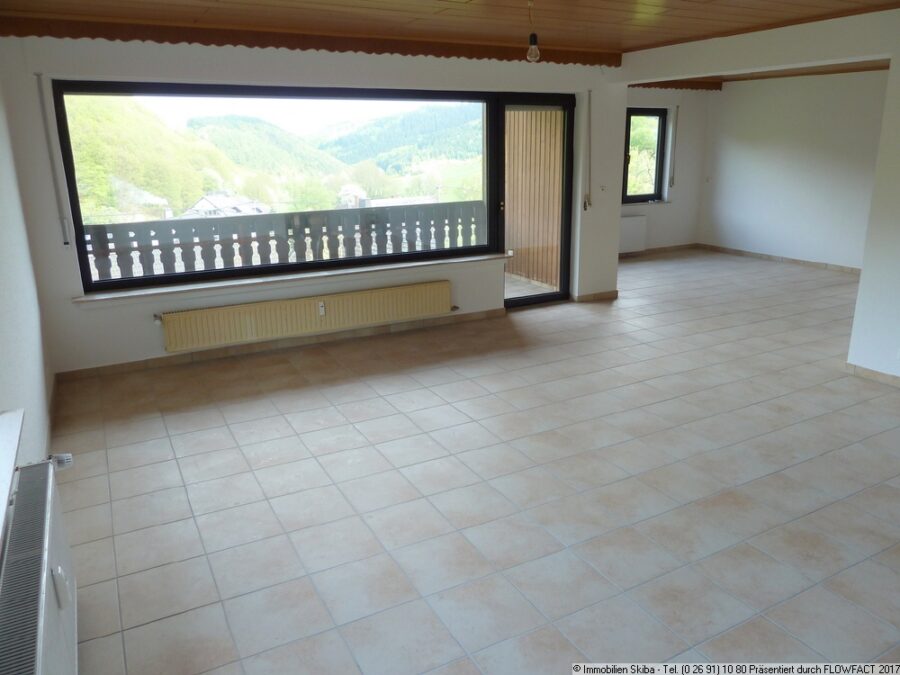 Große Wohnung + Garage + Gartenterrasse + Aussicht + Balkon - Wohnzimmer Bild 1