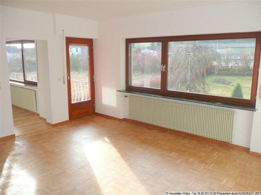 Komfortable Wohnung mit Balkon und Garten - Wohnzimmer