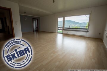 Großzügige Wohnung mit Balkon und Terrasse mit Blick über die Eifelstadt Adenau, 53518 Adenau, Wohnung