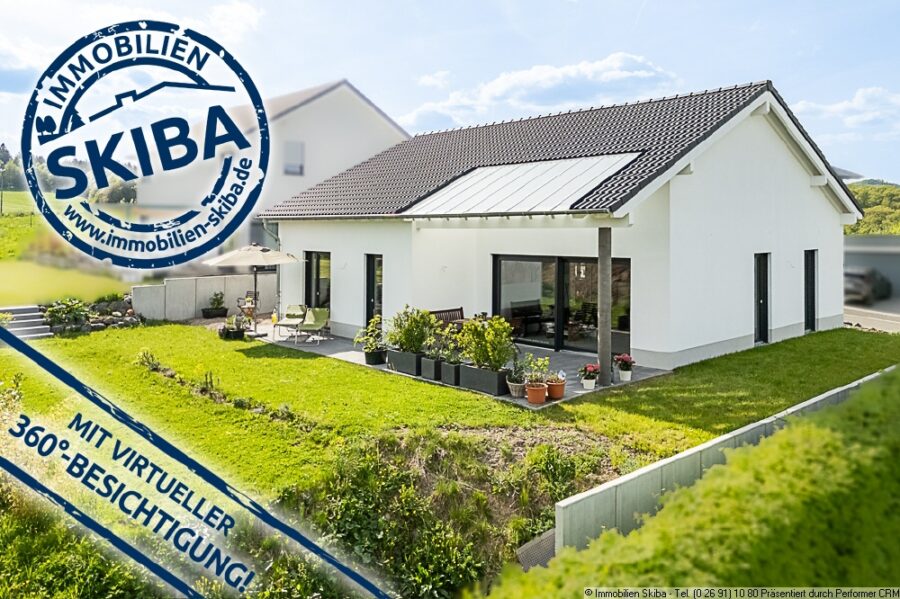 Neubau-Bungalow aus 2021 oberhalb von Adenau - Blick von hinten