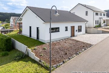 Neubau-Bungalow aus 2021 oberhalb von Adenau - Neubaubungalow in Adenau