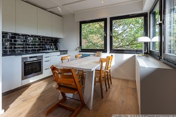 Wochenendhaus mit Aussicht über die Eifelwälder: besonders schöne Eckrandlage in Blankenheim-Ahrdorf - Küche mit Essbereich